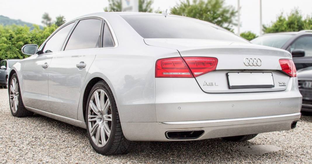 Audi A8 (D4) 2010-2017 | Different Car Review